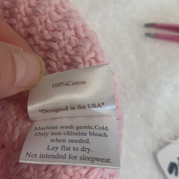 NWOT PINK ‘MOM’ BEANIE - Picture 5 of 7